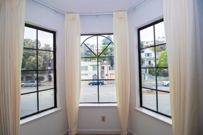 Building Photo - Spacious 3 Bed/2 Bath Flat with Stunning City Views | AMSI | Alexandr Metlinski