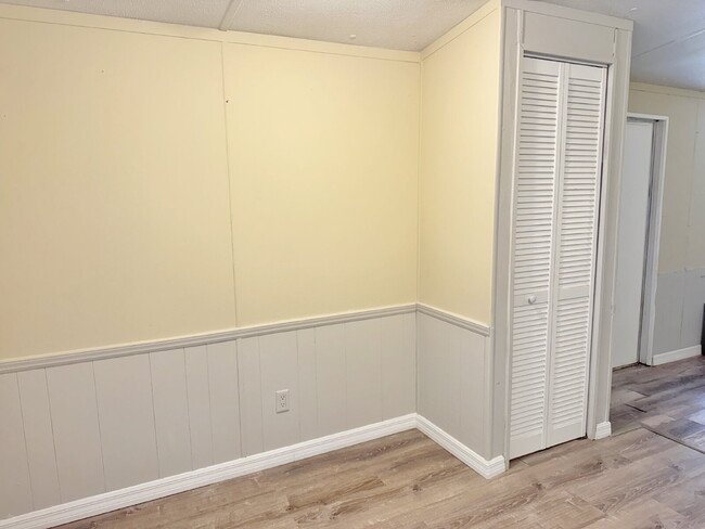 Building Photo - 2 BR /1 BA Mobile Home, US1 North