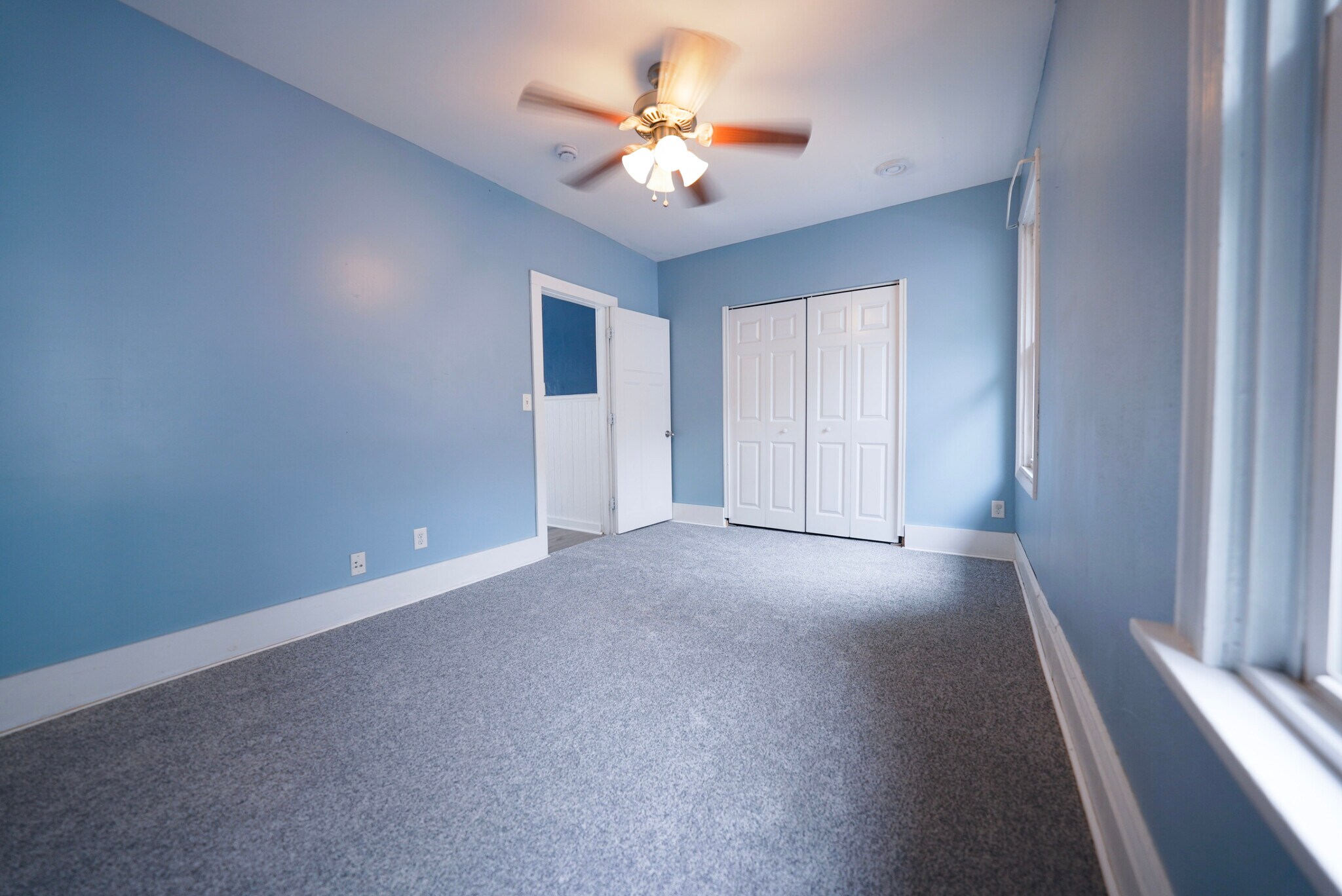 2nd bed - 1035 Victoria St N