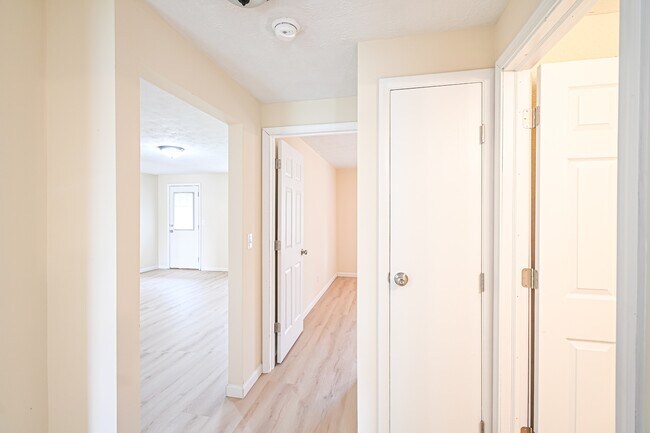 Building Photo - 6171 Little Creek Ct