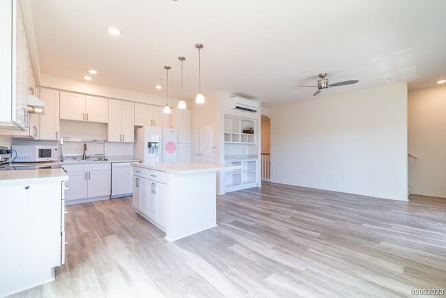 Building Photo - $3,350 / 2br - 1119ft2 - Beautifully Maint...