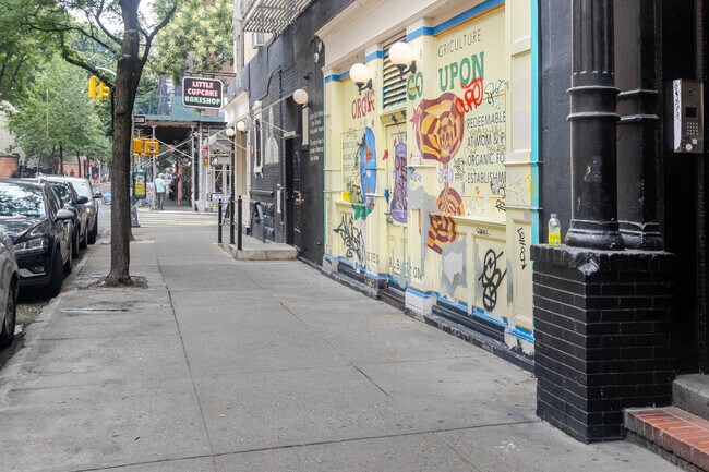 Building Photo - 234 Mott St