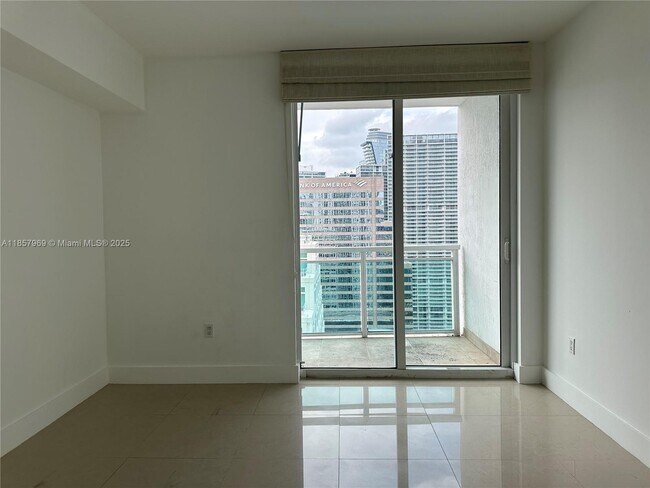 Building Photo - 950 Brickell Bay Dr