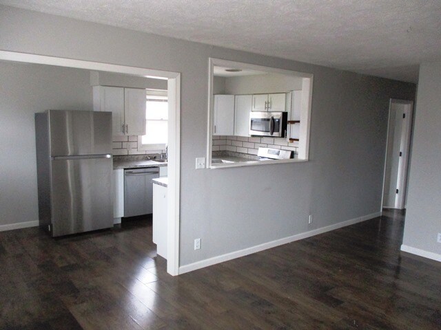 Building Photo - 204 W Shelbourne Dr