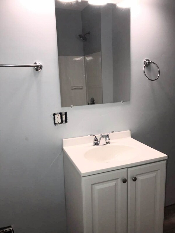 Building Photo - 2826 E 124th St