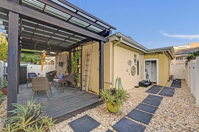 Building Photo - 2000 Jackson St