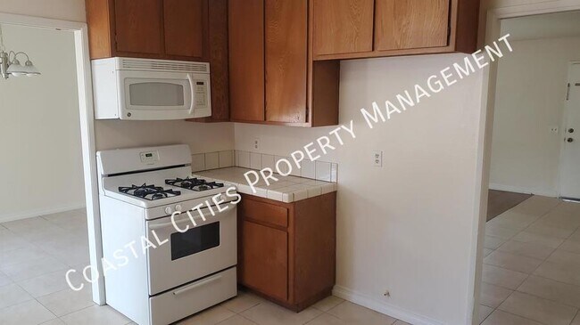 Building Photo - 1696 Carmel Cir E