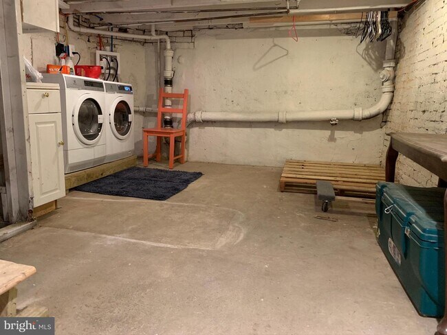 Building Photo - 1813 Wiltberger St NW