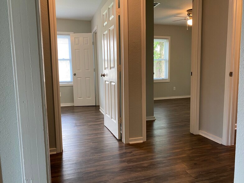 Towards Living room and Front bedroom - 4230 Friar Point Rd