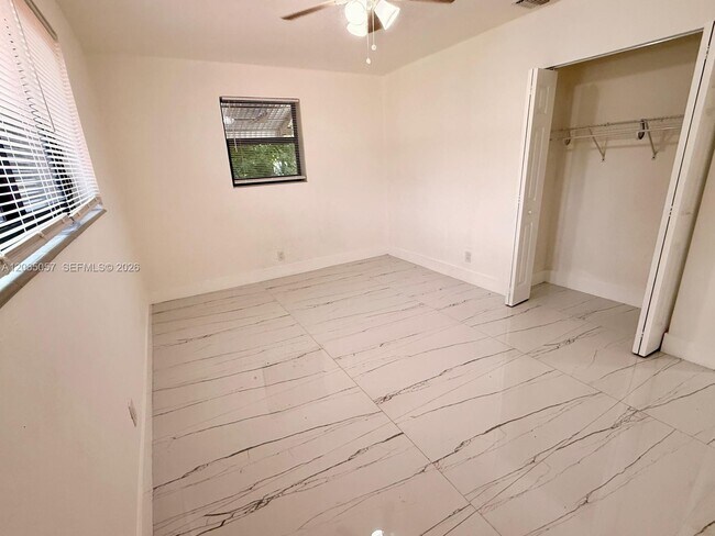 Building Photo - 4088 SW 51st St