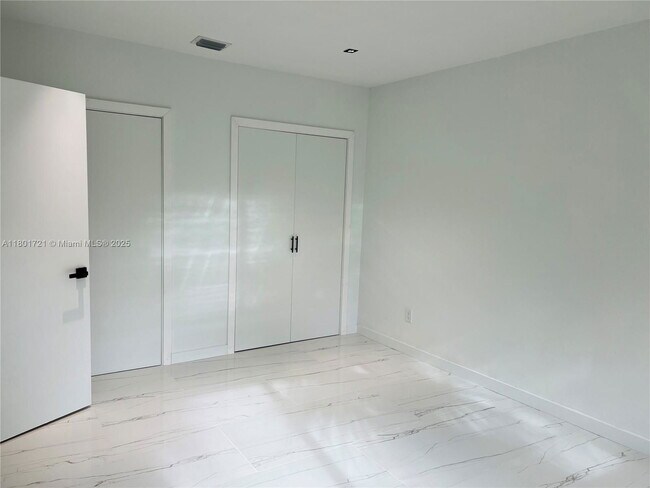 Building Photo - 1155 102nd St