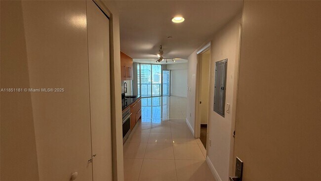 Building Photo - 475 Brickell Ave