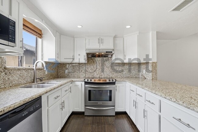 Building Photo - 743 Euclid Ave