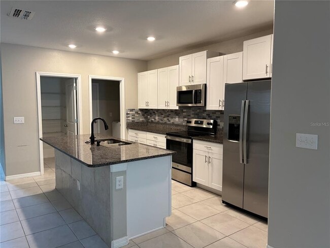 Building Photo - 572 Argyll Dr