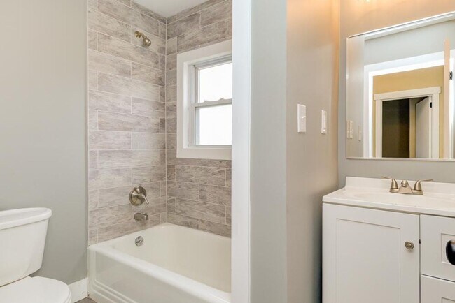 Building Photo - 2319 7th Ave