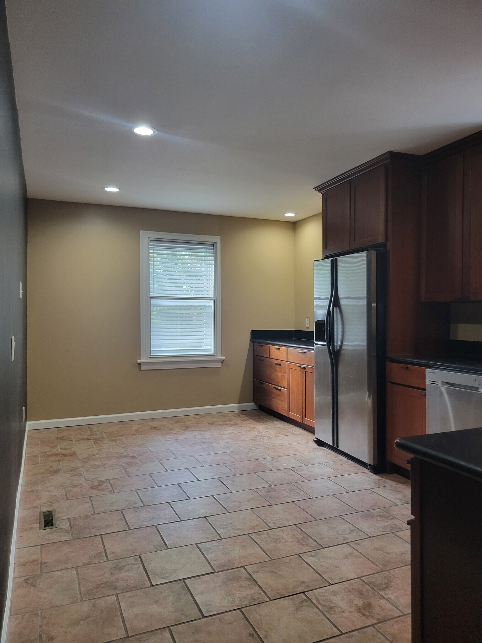 Building Photo - 7230 W Park Ave