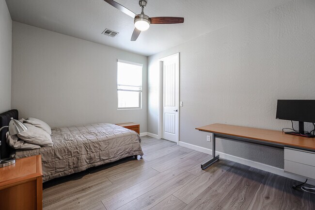 Building Photo - 15626 W Campbell Ave