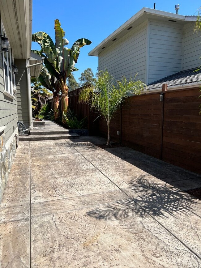 Building Photo - Prospects Heights Charmer 3bd / 2.5ba House