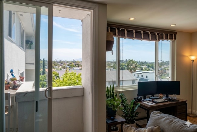 Building Photo - 1907 Robinson Ave