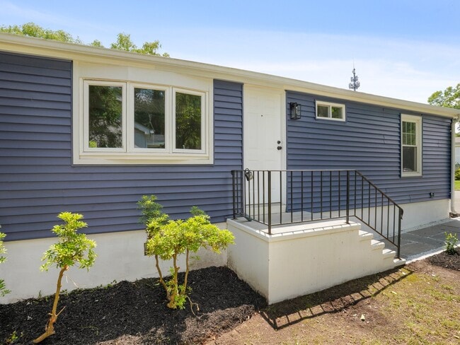 Building Photo - 28 Crescent Park Rd