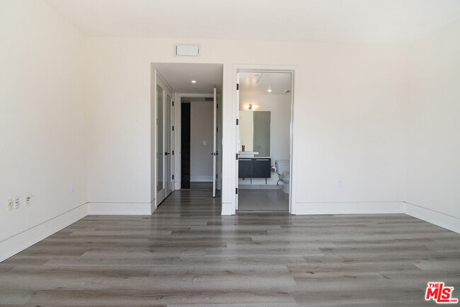 Building Photo - 225 S Hamilton Dr