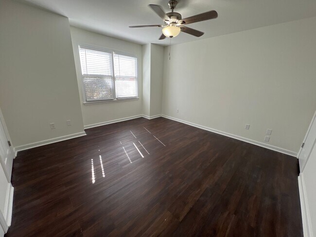 Building Photo - 2 Bedroom Community on the Corner of Baxte...