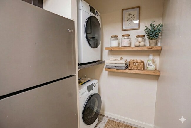 Woodmere 1 Bed Laundry - Woodmere Apartments