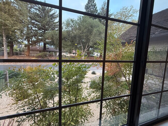 Building Photo - 6484 Heather St