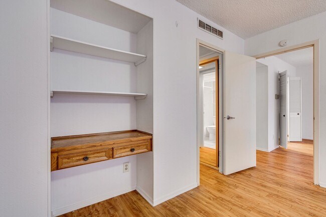 Building Photo - DOWNTOWN MID RISE - 1BD/1BA -  ALL BILLS PAID - GATED - RESERVED PARKING - $1395