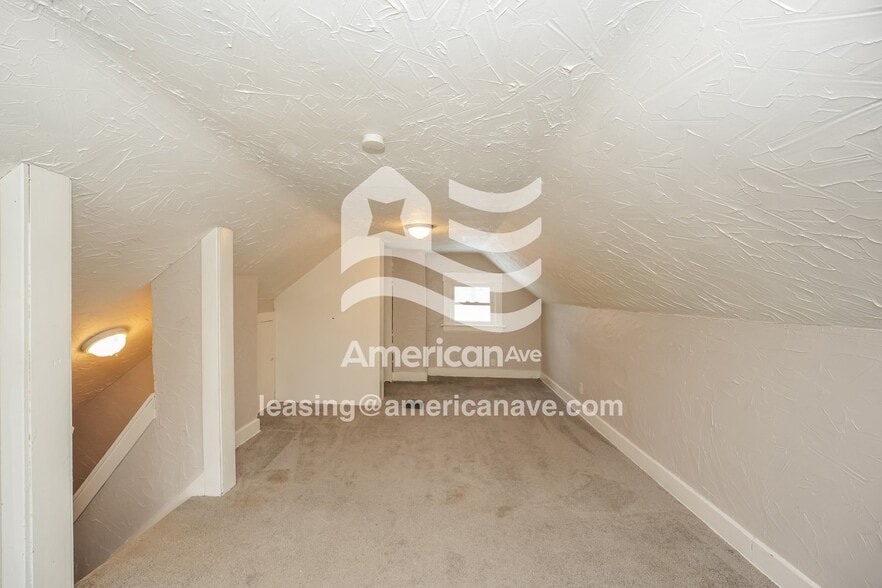 Building Photo - 1027 Delia Ave