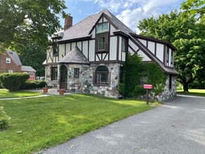 Building Photo - Lovely Tudor Home with convenient in town location