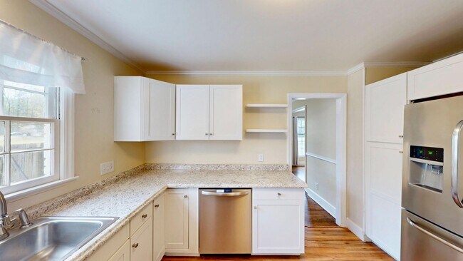 Building Photo - 6821 View Way Dr