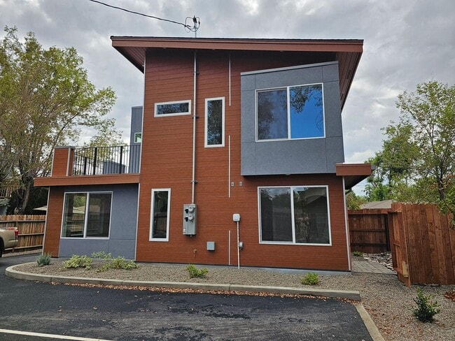 Building Photo - Beautiful New Construction Duplex in Carso...