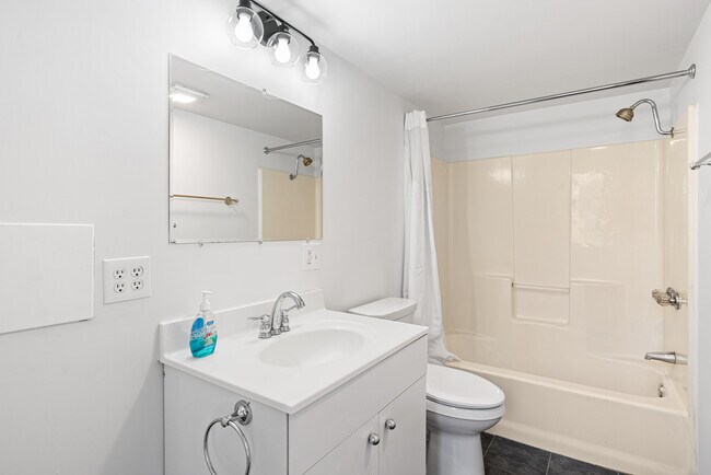 Building Photo - 116 Turner St