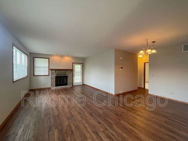 Building Photo - 519 W Parkside Dr