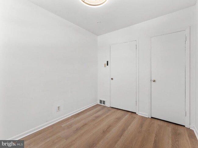 Building Photo - 3321 Fairdale Rd