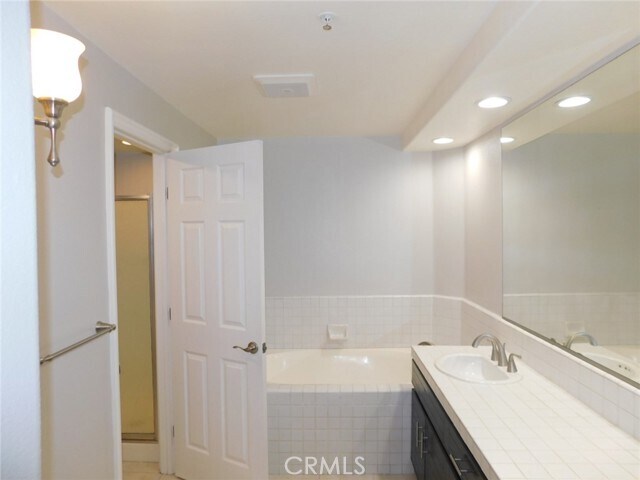Building Photo - 2253 Martin