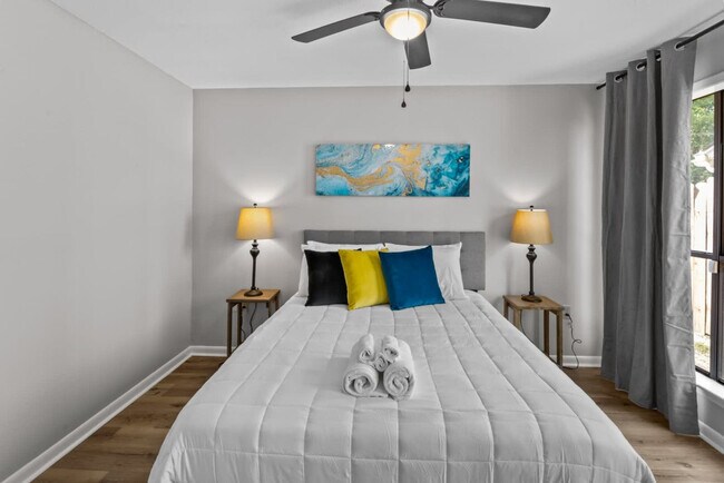 Building Photo - 1274 Sharlo Ave