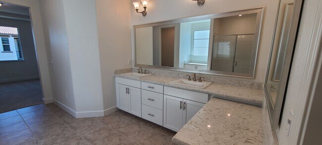 Building Photo - Luxury home in Springlake in Woodland