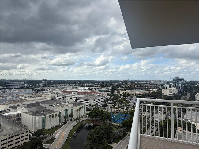 Building Photo - 19501 W Country Club Dr