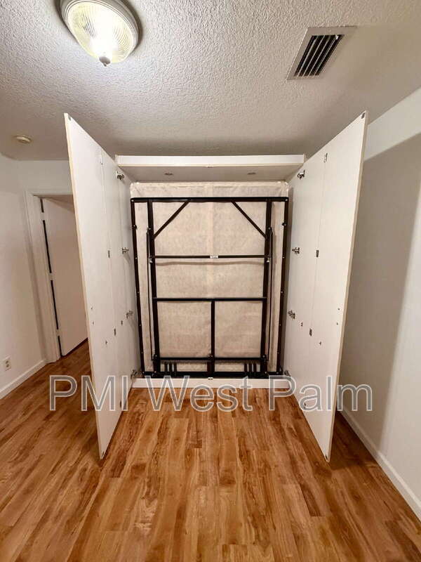 Building Photo - 147 Sunflower Cir