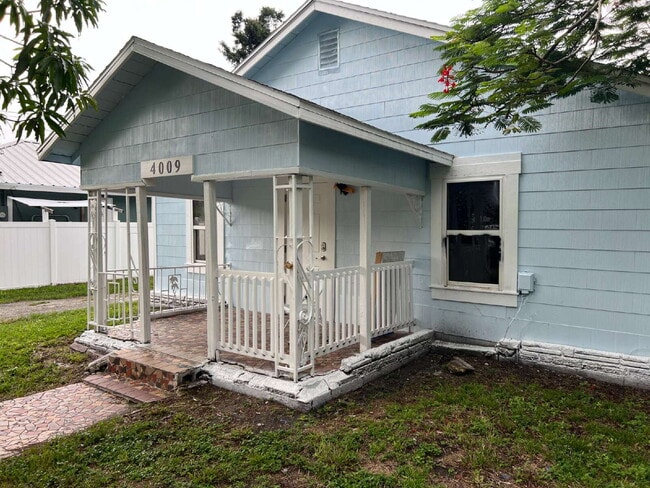 Primary Photo - 3BR/1BA Home in Fort Myers with Large Deta...