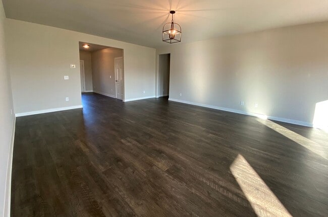 Building Photo - Home for Rent in Weaver AL... Available to View Now!!!