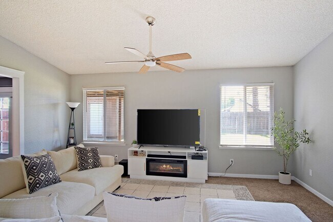 Building Photo - Coming Soon! Charming 3-bedroom, 2-bathroo...