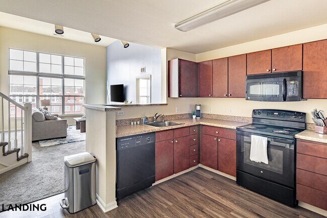 Building Photo - 400 Blake St