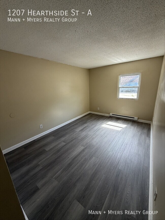 Building Photo - 1207 Hearthside St