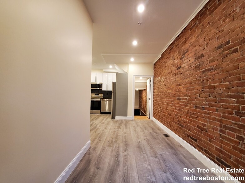 Building Photo - 1616 Beacon St