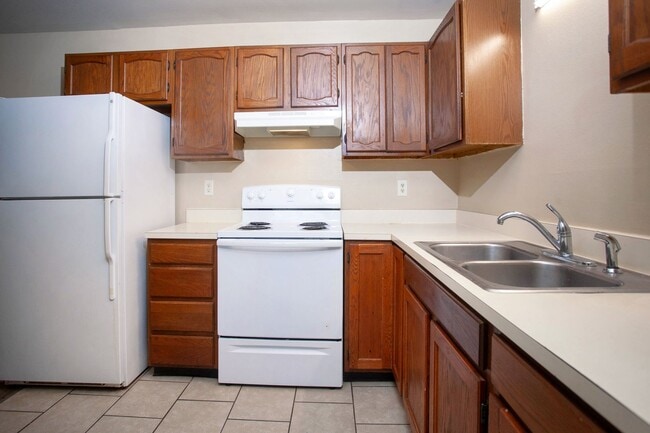 Building Photo - Two Bedroom Ground Floor