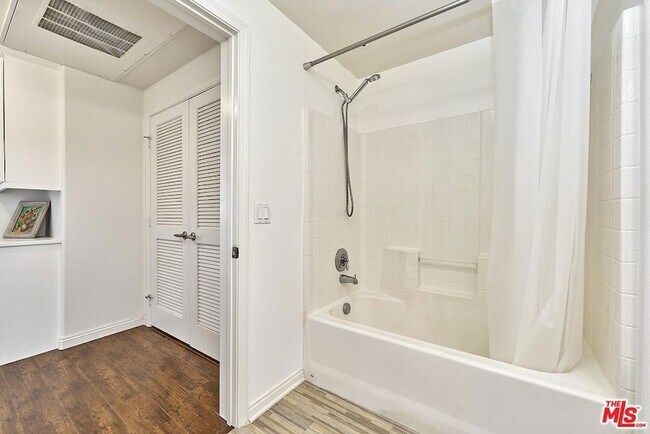 Building Photo - 360 W Ave 26