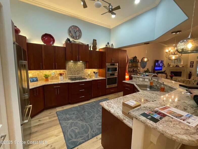 Building Photo - 12 Marina Isles Blvd